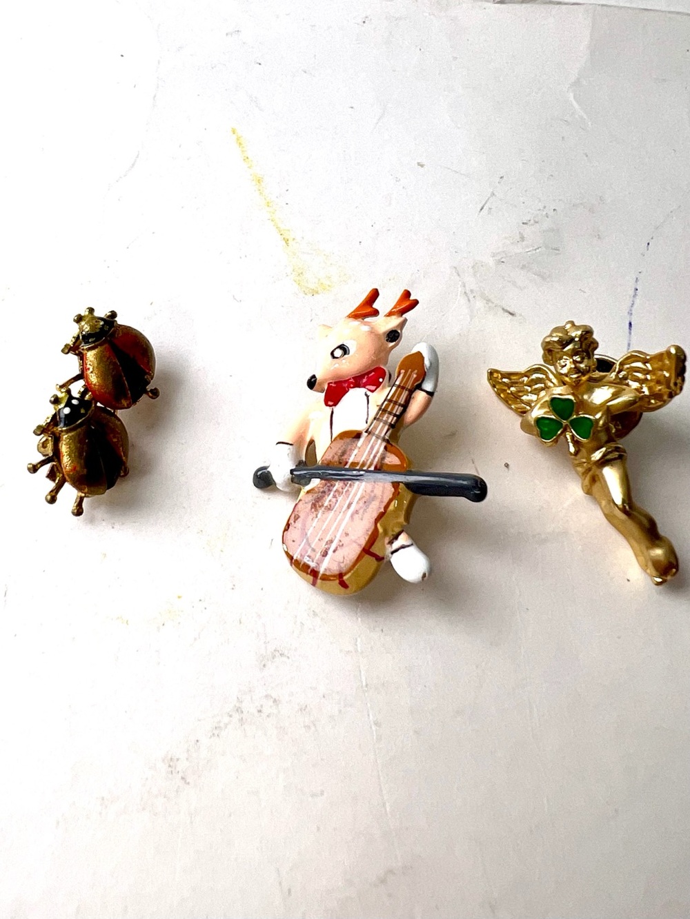 Gold Tone Reindeer Cello Brooch – Festive Women’s Jewelry